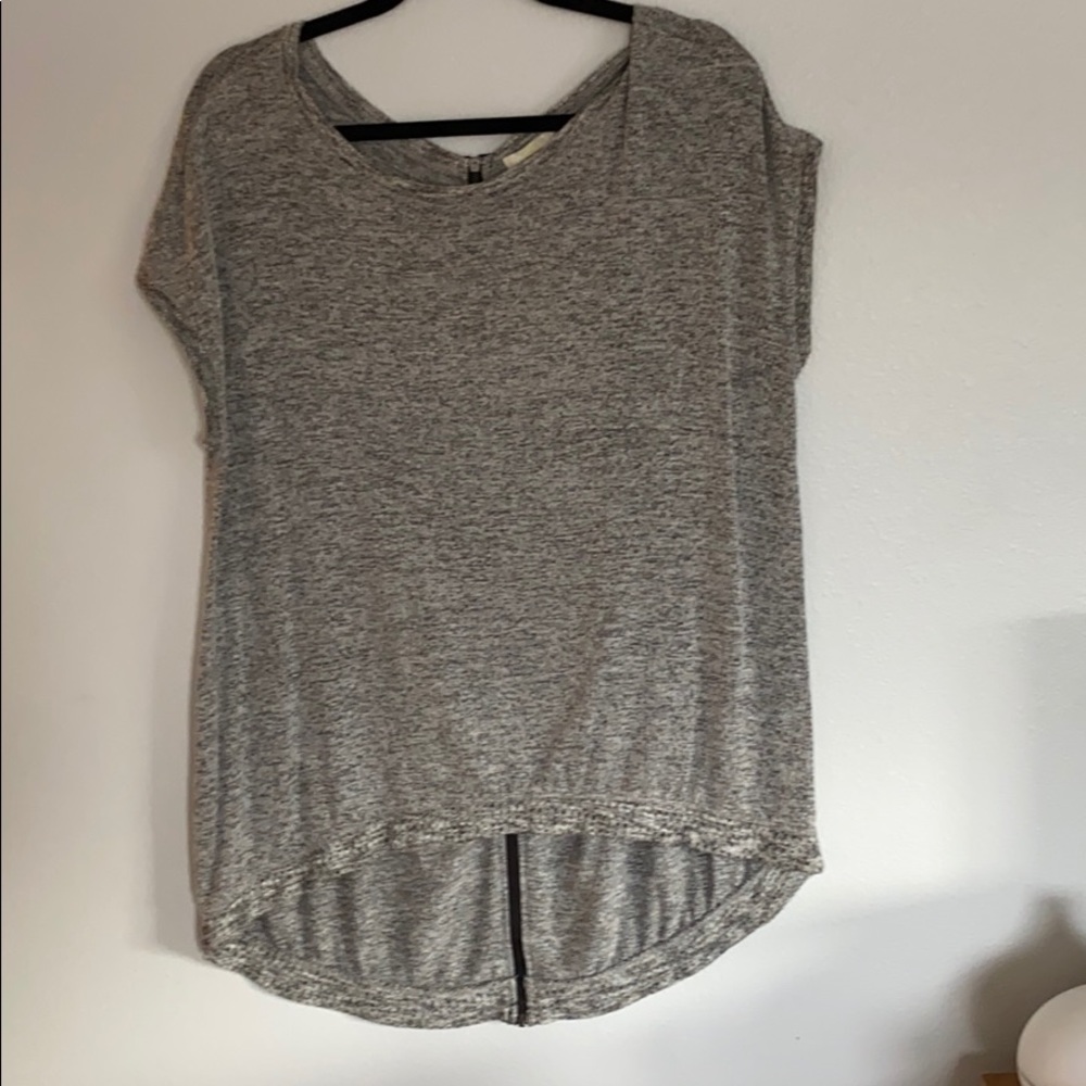 Grey t shirt
